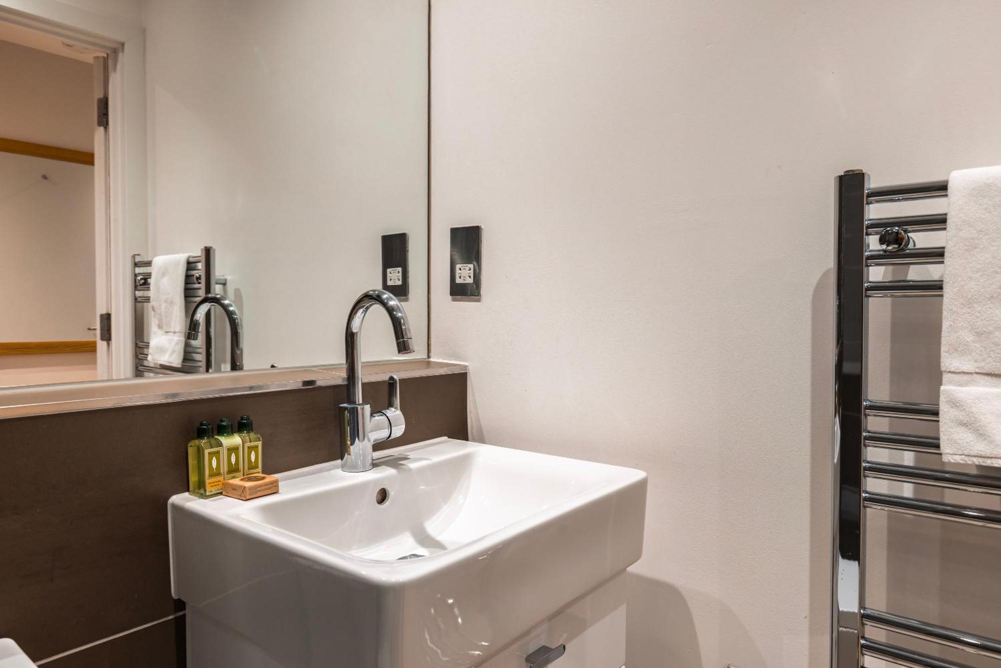 Barbican Serviced Apartments By Lovelystay 런던 객실 사진
